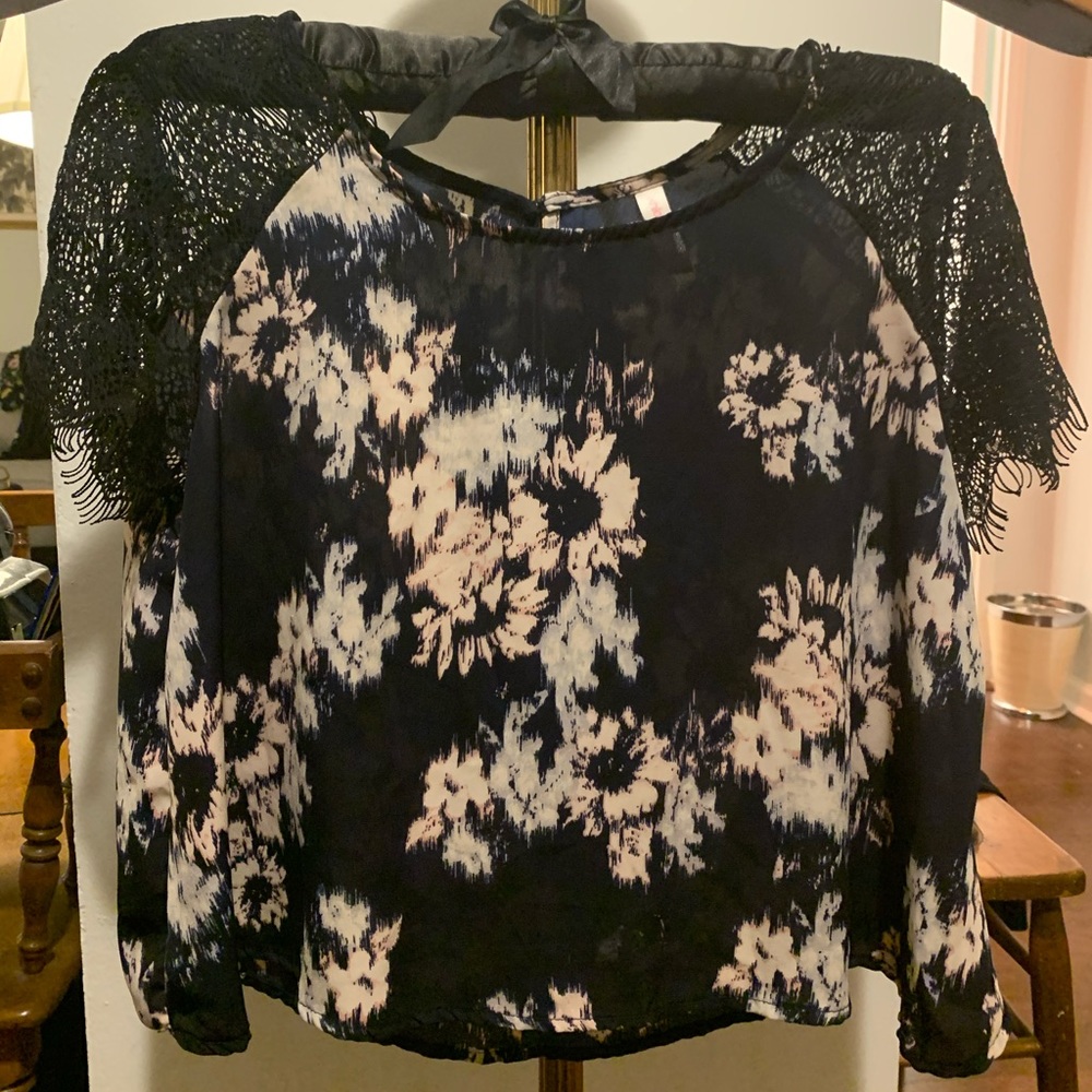 Navy cropped blouse with black lace sleeves